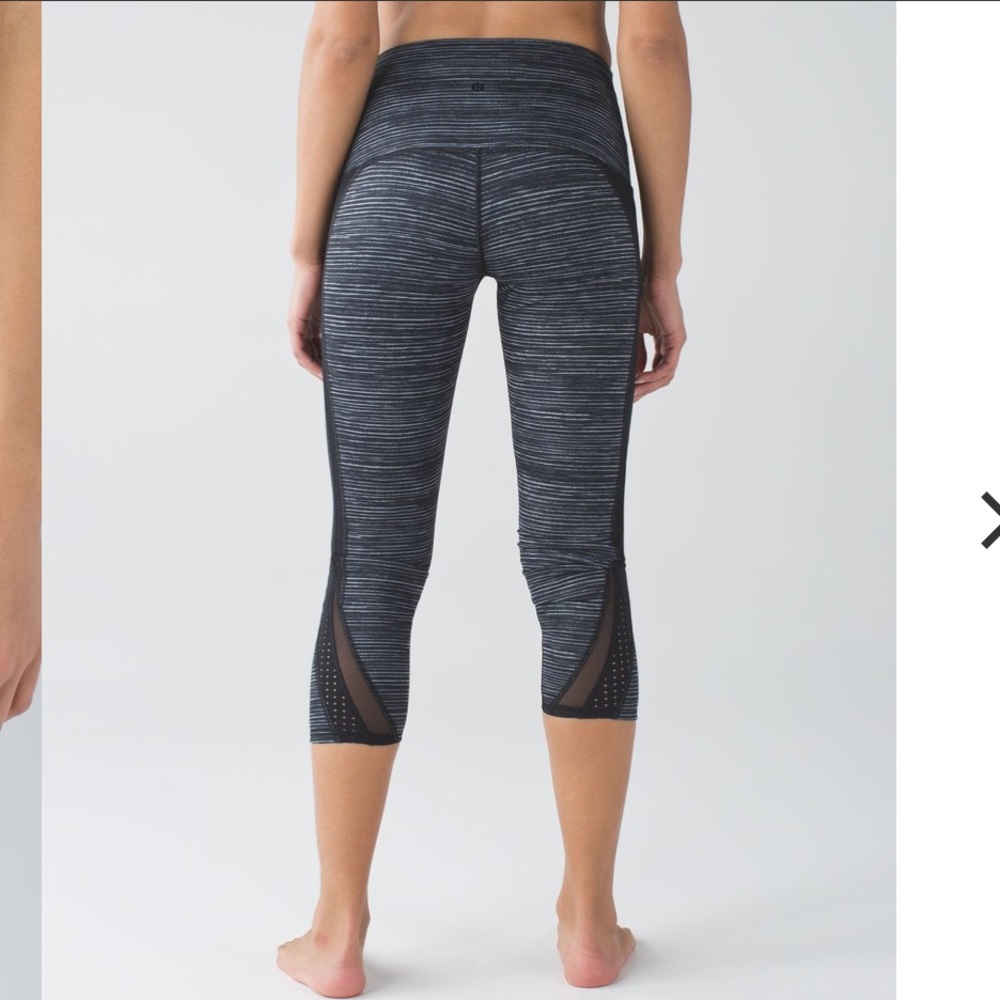Wunder under crop blurry belle battleship black